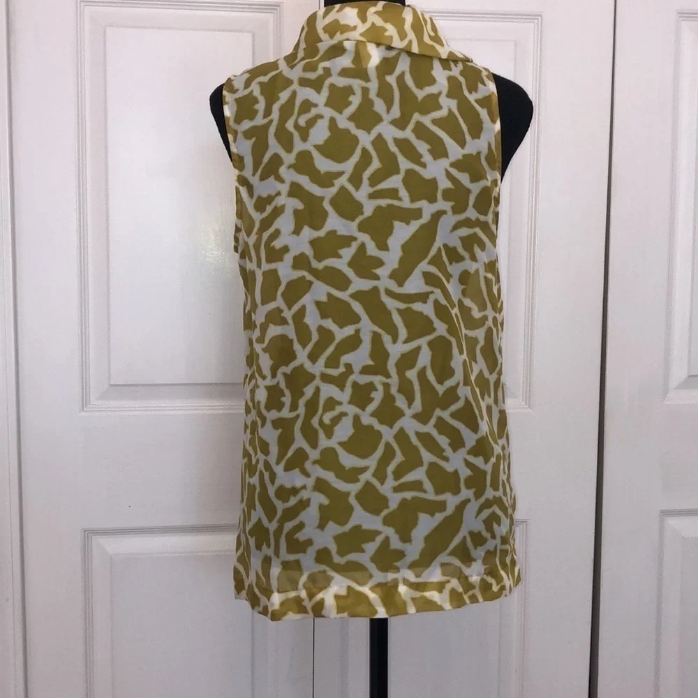 LOFT printed ruffle blouse. Size S - Picture 5 of 6